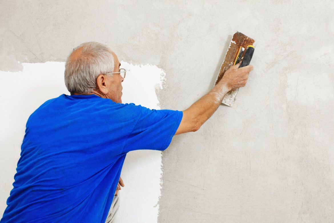 Stucco Repair – When to Call a Pro